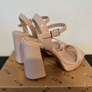 Mix No. 6 Sabria Block Heels Size 5-Wide